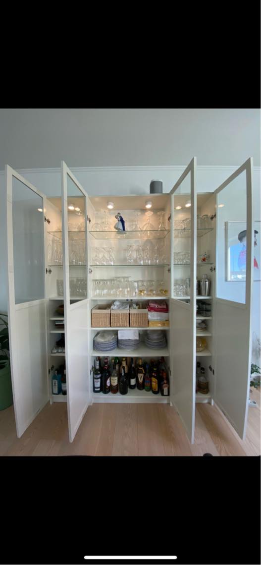 Hjælp til transport og flytning af IKEA vitrineskab fra Valby til Østerbro