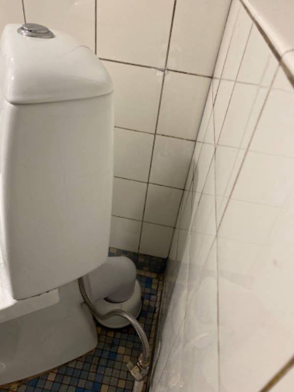 Udskiftning af toilet med P lås
