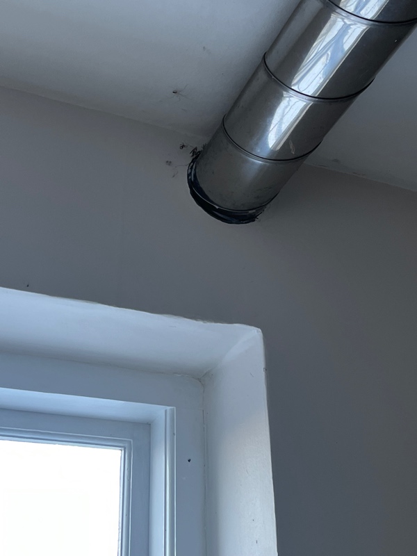 Fjern emhætte og luk hul i væggen efter