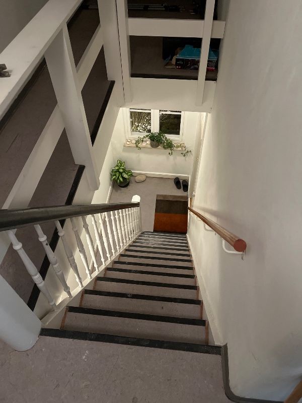 Bære brændeovn ned fra 2. sal