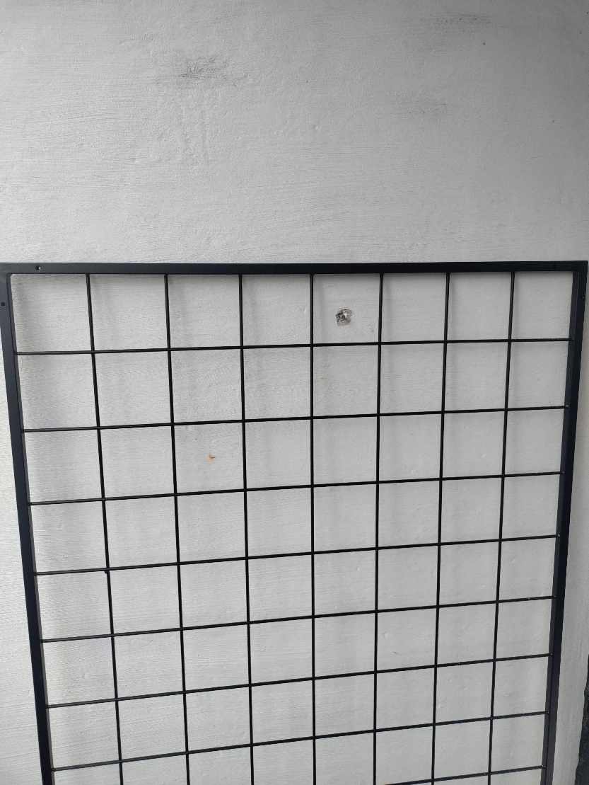 Opboring af huller til altangitter i betonvæg