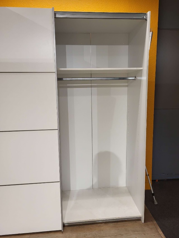 Samling / montering af garderobeskab