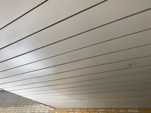 2 yderdøre, carport loft, skue ca 15 kvadratmeter, ca 2 meter hegn