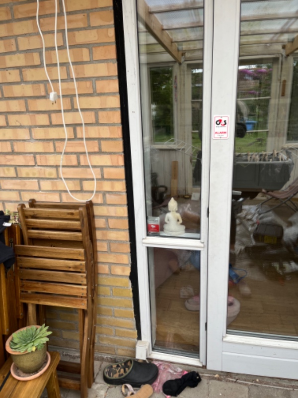 Murer søges: Opmuring af false ved terrassedør i havestue. Den skal afrettes. Mørtelfuge omkring vindue hvor der pt er ødelagt Illmod fugebånd.