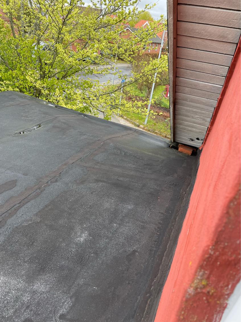 Lappe revner og huller på min fars tagpap