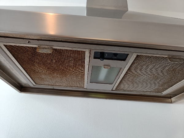Rengøring af køkkenudsugningsventilator inkl. fedtfiltre
