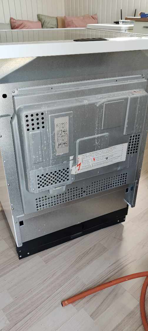 Tilslutte strøm til komfur.