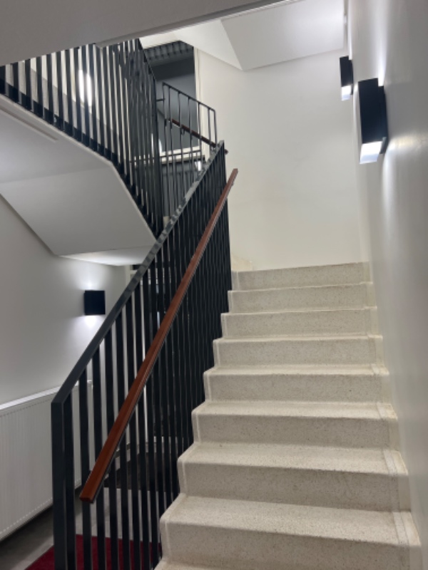 Hjælp til flytning af sofa fra Stue etage til 3. Sal samme opgang