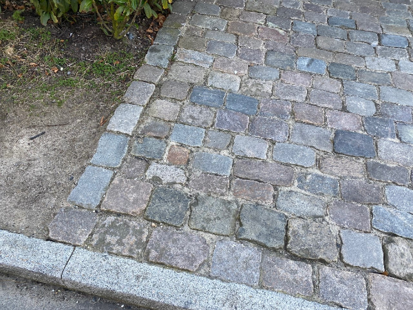 Lægning af ca. 10m2 sten