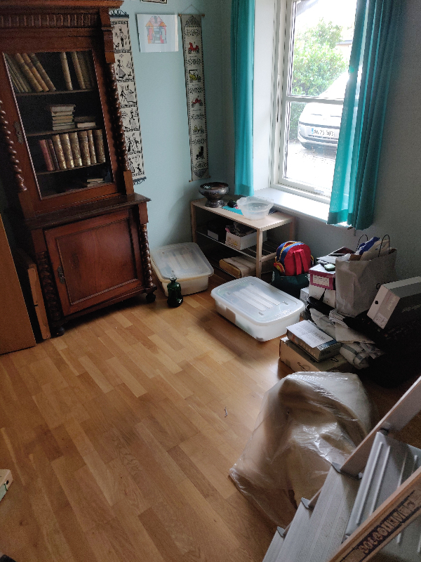 Ryddet et rækkehus. Alt skal væk. Slutrengøring herefter.