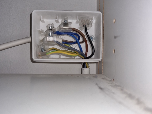 Stikkontakt til køkkenø