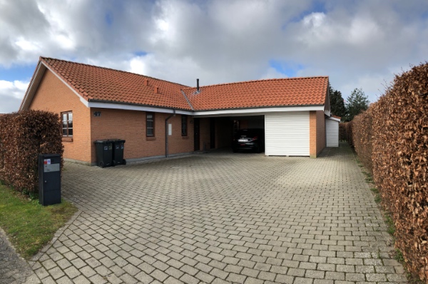 Male udhæng på huset (gavle)