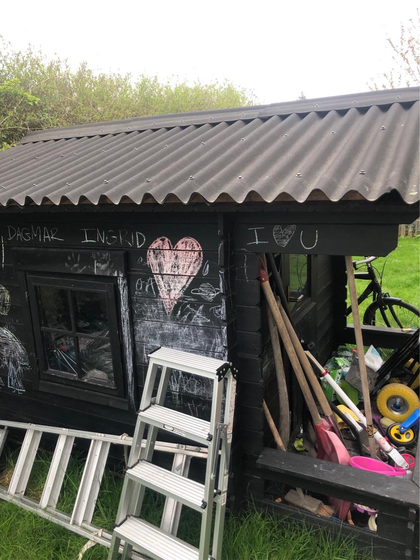 Revet legehus ned og kørt det væk