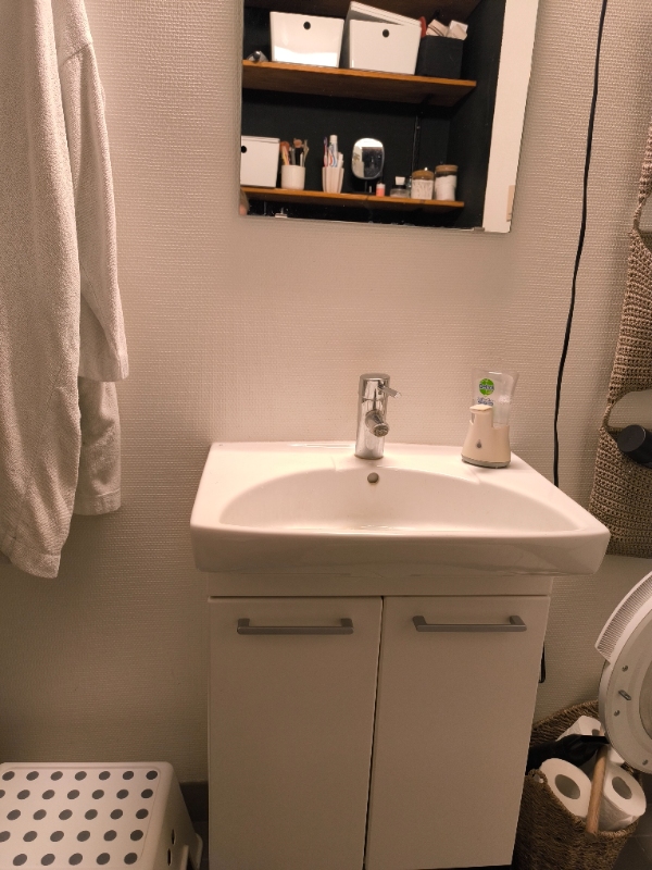 Udskiftning:håndvask/underskab + stikkontakt