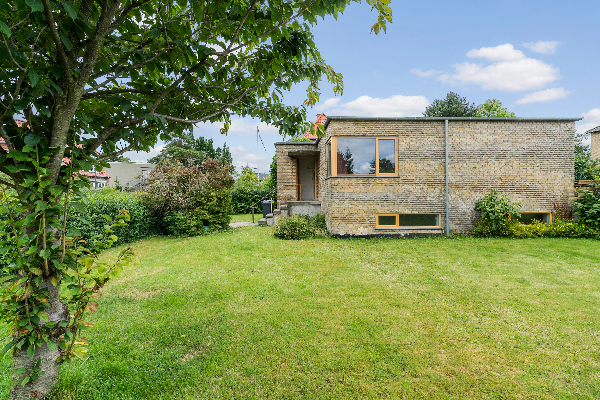 Udskiftning af fuger og oppudsning af sokkel