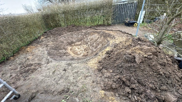 Udretning at jord og klargøring til såning af græs