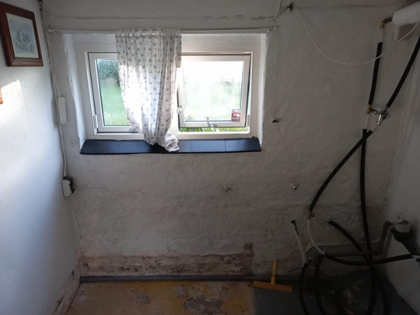 Tiles and setting up ikea plade/cupboard