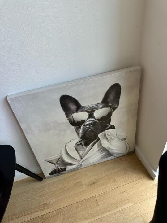 Nedtagning af skrivebord, tilskæring samt opsætning af akustik panel og ophængning af billede ( betonvægge)