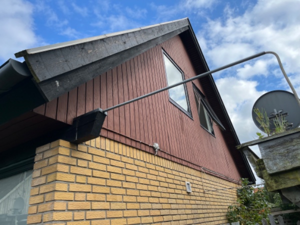 Skal males ydersiden af ​​huset.