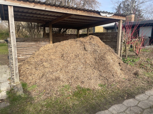 Flisbortskaffelse fra haveskur