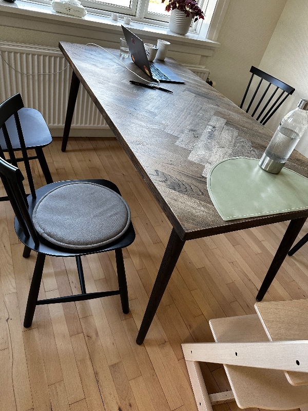 Meget ustabile bord på spisebord