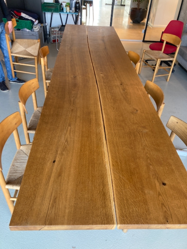 Flytning af langt og tungt bord