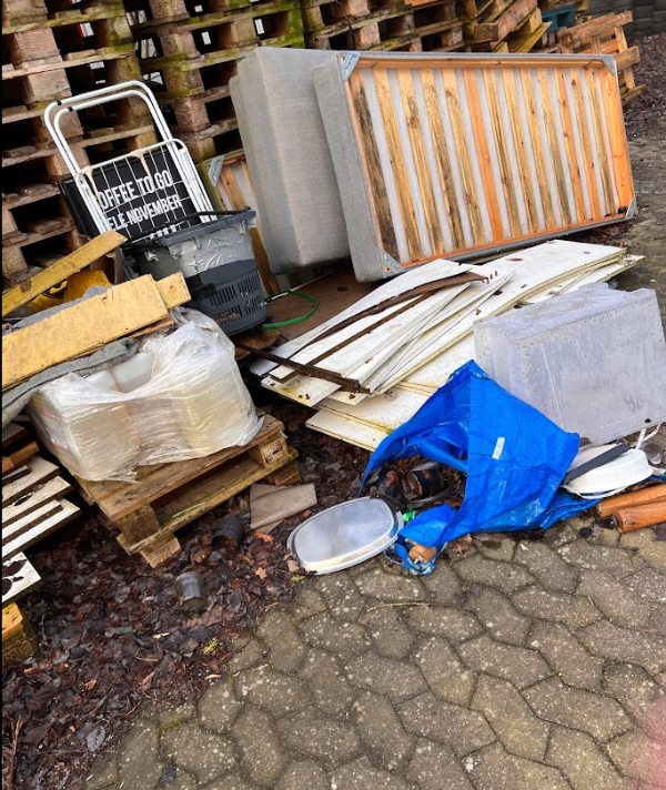 Skrald til container