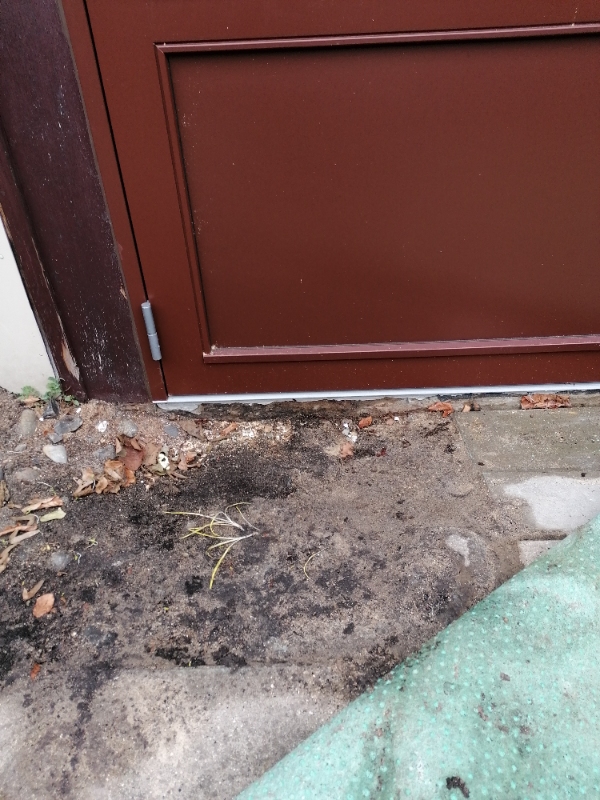 Fliselægning ved terrassedør