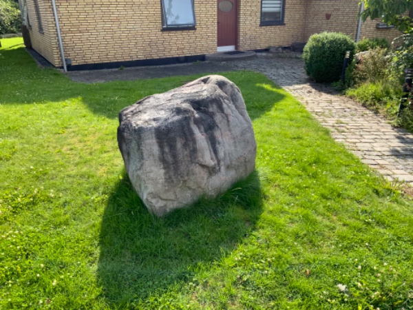 Bortskaffelse af 4 store sten