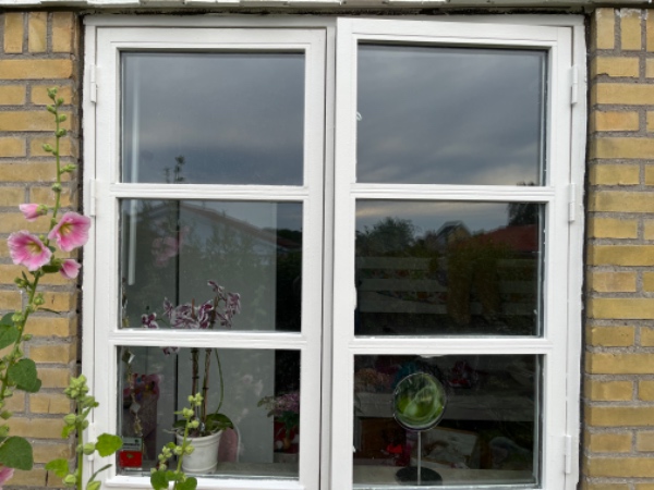 Murer søges: Opmuring af false ved terrassedør i havestue. Den skal afrettes. Mørtelfuge omkring vindue hvor der pt er ødelagt Illmod fugebånd.