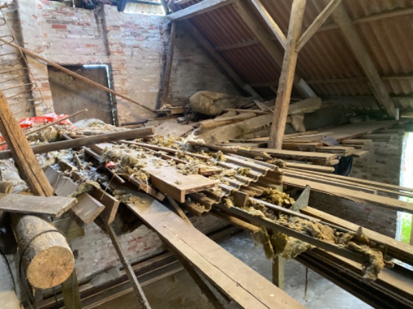 Bortskaffelse af Træ brædder, mineraluld og Halm