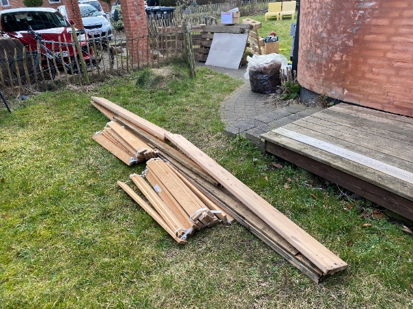 Bortkørsel fra skur og lidt have