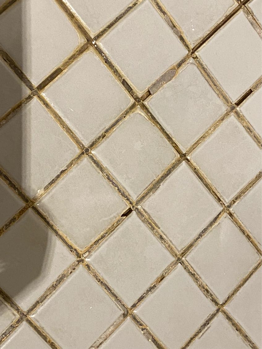 Ny mørtel (fugemørtel) fugearbejde på bad 110x75,0 cm