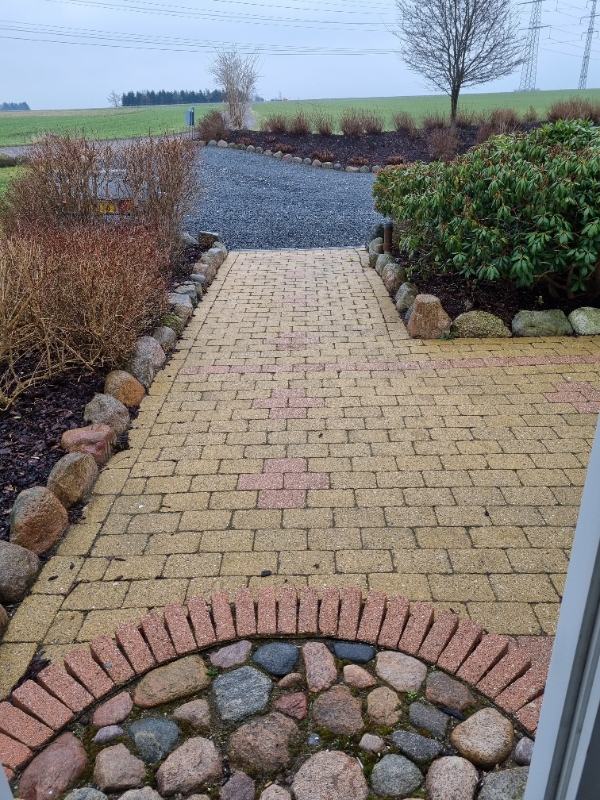 Lægning af fliser ca. 75 m2 terasse (oplæg ændret)