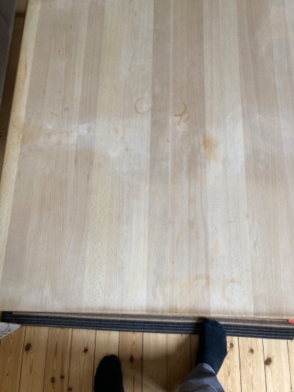 Bordplade slibes og overfladebehandles