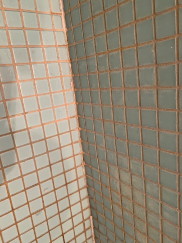 Ny fuge i badeværelse