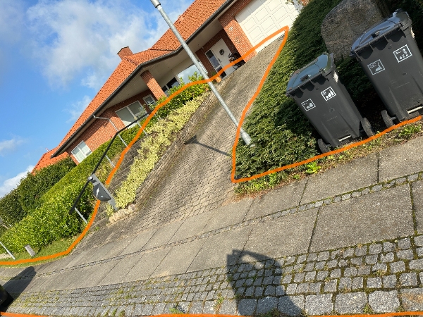 Rens, samt fjernelse af ukrudt på fliser og trapper