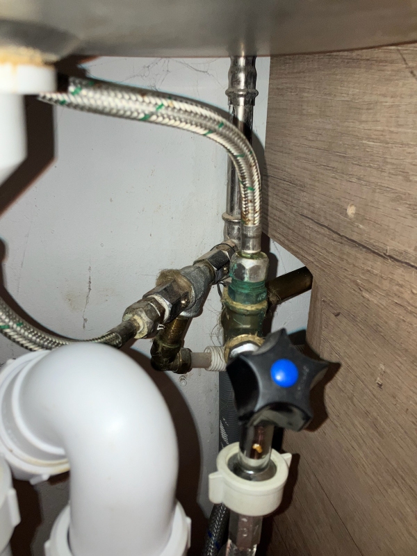 Udskift vandhane køkkenvask, samt skift af ballofix