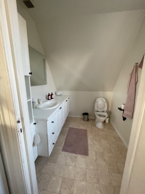 Malet 2x hvid på 135 kvm hus indenfor inkl. 3 vægge af en farve