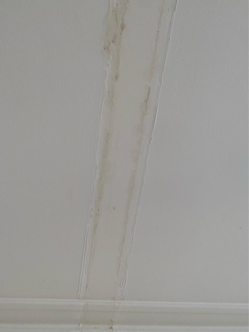 Klargøring til malerarbejde af væg og loft