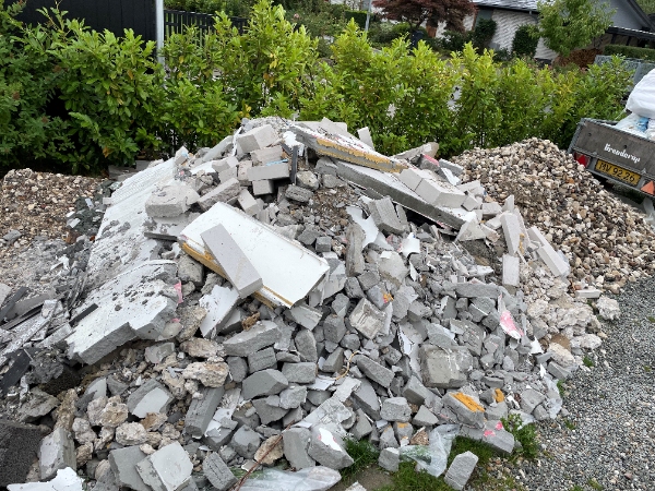 Bortkørsel af murbrokker  og sten uden jord