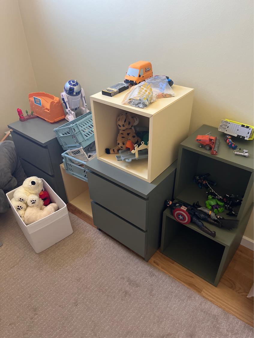 Ophæng af reoler, gardiner, lamper etc, montering af stige på køjeseng