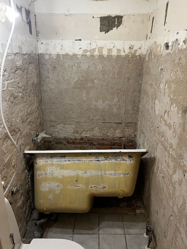 Fjernelse af badekar i badeværelse