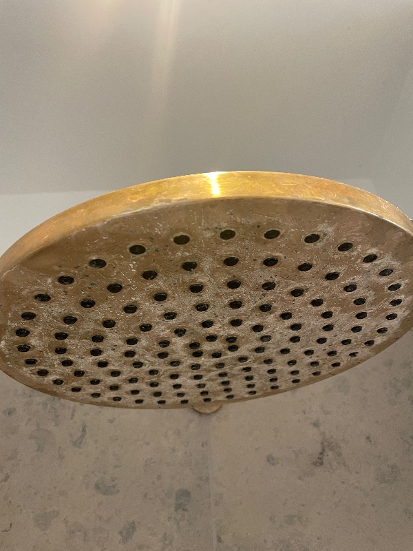 Hovedrengøring af lejlighed inklusiv afkalkning af brusekabine