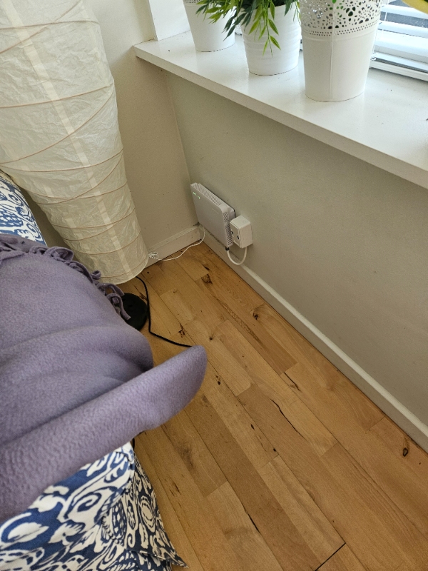 opsætning af internetkabel på væggen