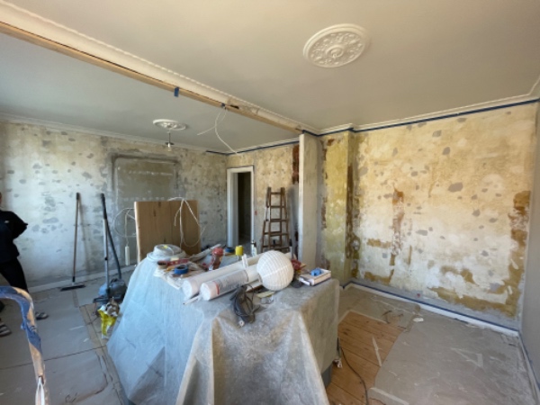 Rullespartle samt påsætning af filt med lim. Der er købt alle materialer.