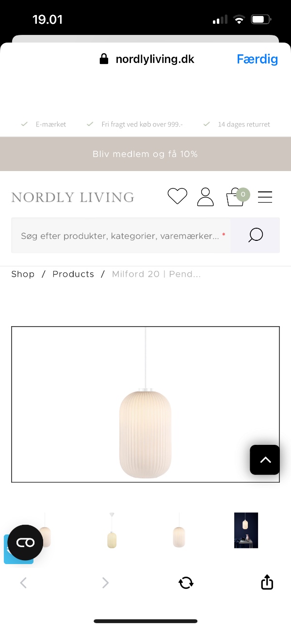 Hængt lamper op og en knagerække