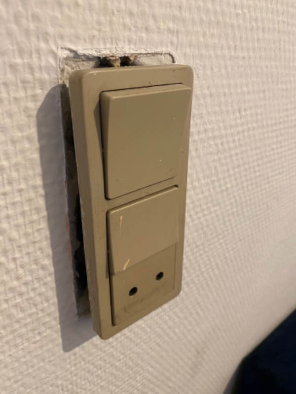 Udskiftning af stikkontakt