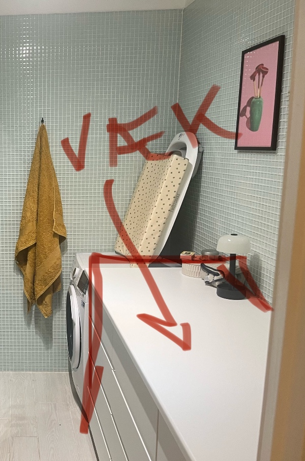 Afmontering og bortskaffelse af skabe og daybed