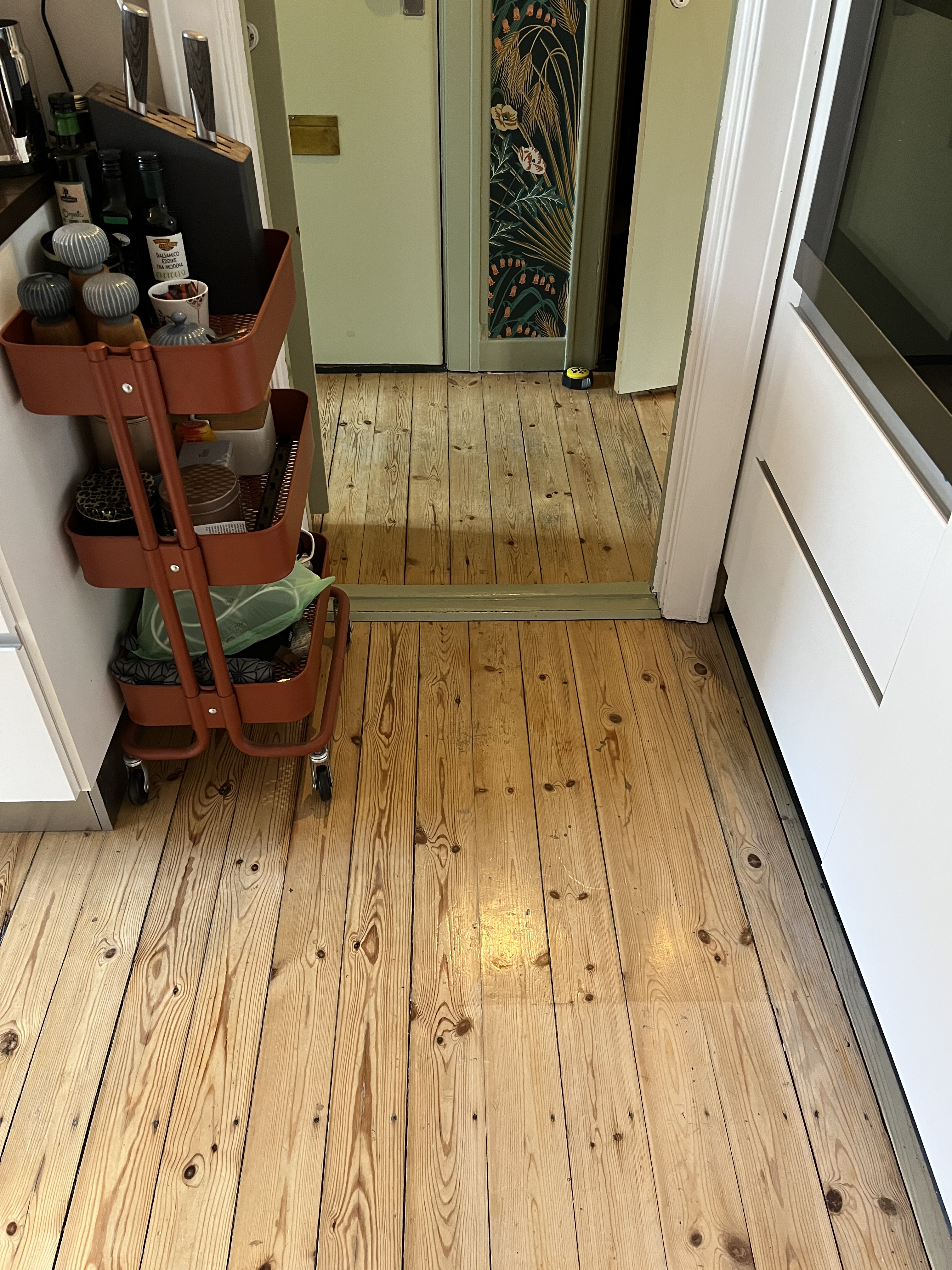 Gulvafslibning samt udskift af gerichter